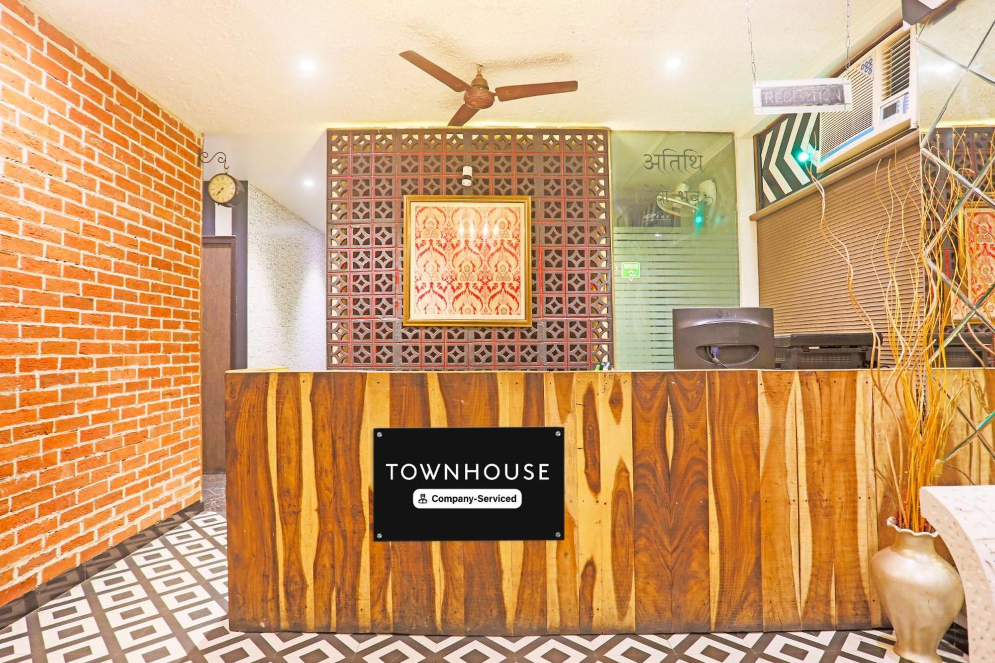 Super Townhouse Cantonment Formerly Sarin Hotel