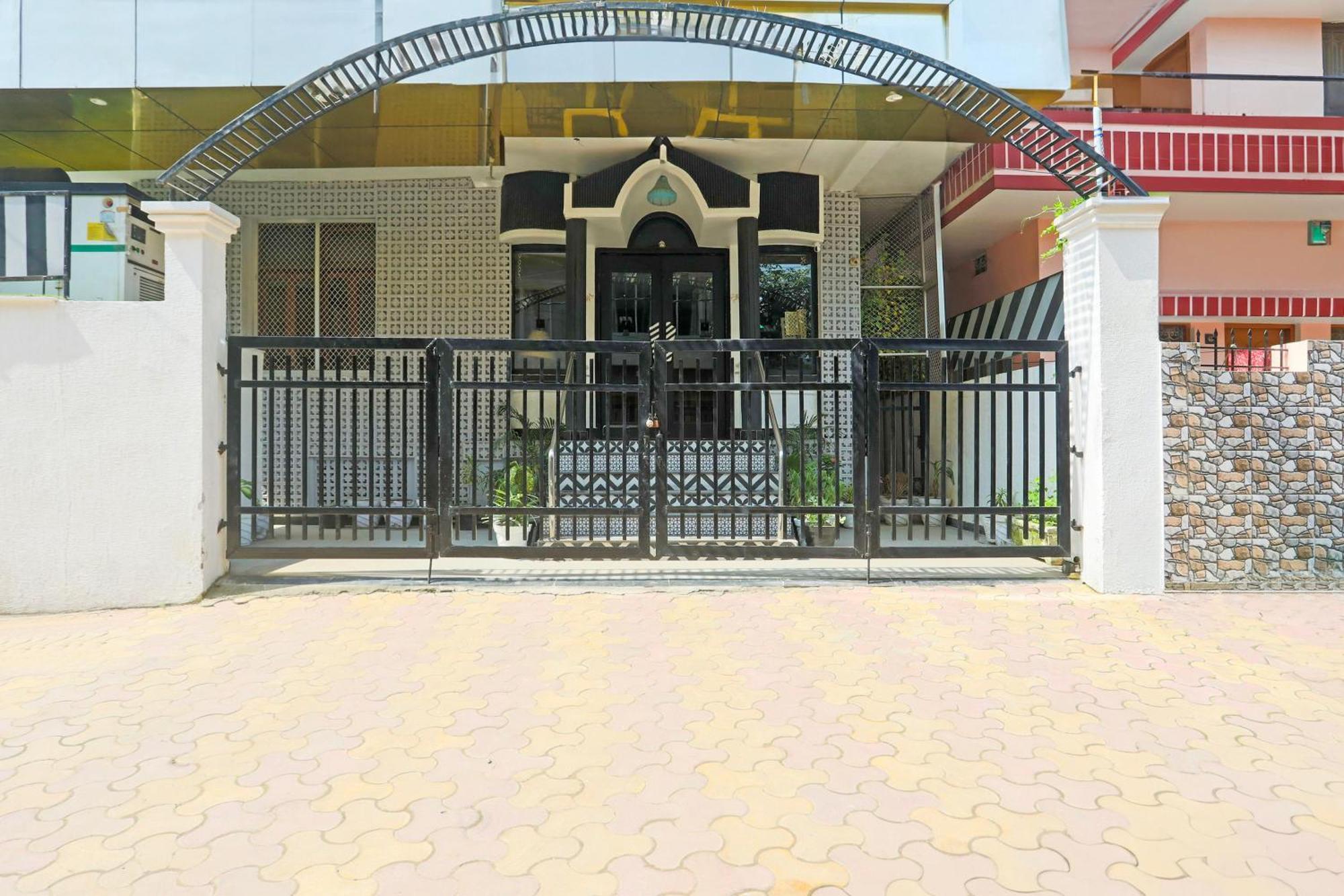 Super Townhouse Cantonment Formerly Sarin 3*