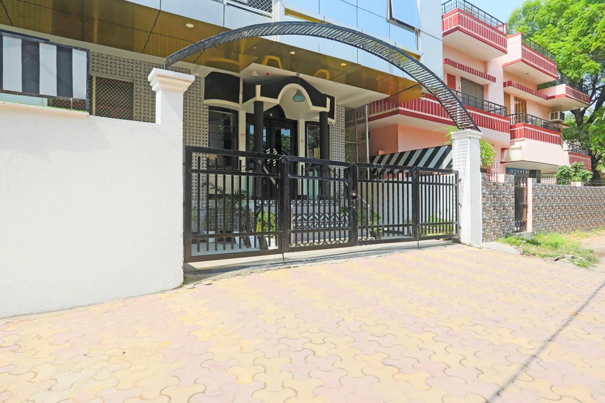 Super Townhouse Cantonment Formerly Sarin