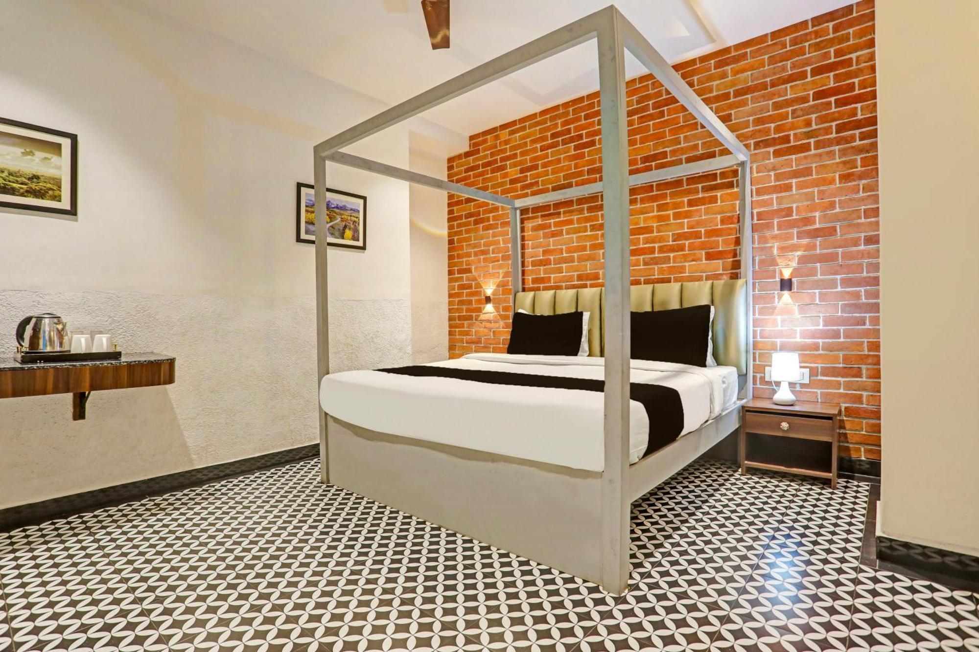 Super Townhouse Cantonment Formerly Sarin Hotel 3*