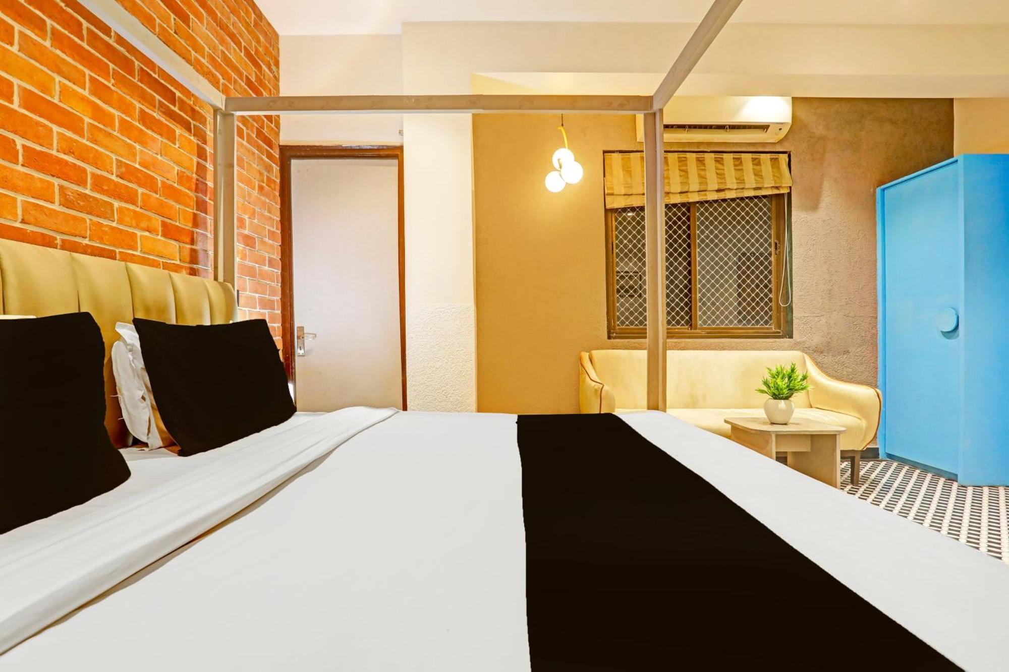 Super Townhouse Cantonment Formerly Sarin Hotel
